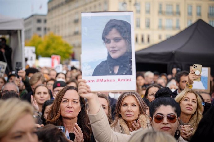 Protestas en Berlín, Alemania, por la muerte de Mahsa Amini en Irán.