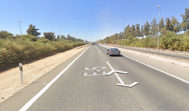 Un fallecido y tres heridos tras un accidente entre un camión y una autocaravana en Dos Hermanas (Sevilla)