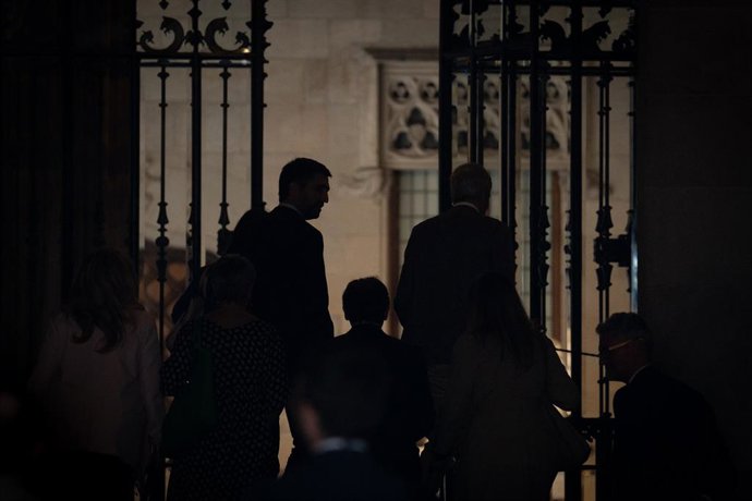 El vicepresident de la Generalitat i conseller de Polítiques Digitals i Territori, Jordi Puigneró (1i), a la seva arribada a una reunió extraordinria del Govern, a 28 de setembre de 2022, a Barcelona, Catalunya (Espanya). El president de la Generalitat