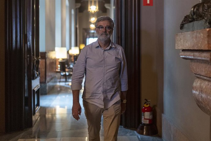 Archivo - Arxivo - El diputat de la CUP, Carles Riera, a la seva sortida de la taula del Parlamet, després de la decisió de la taula de suspendre el seu crrec, a 28 de juliol de 2022, a Barcelona, Catalunya (Espanya). L'Mesa  del Parlament ha aprovat s