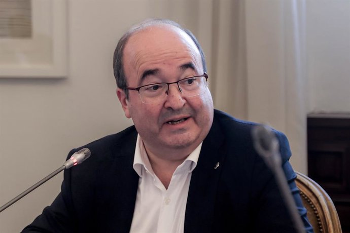 El ministro de Cultura y Deporte, Miquel Iceta, durante la V Comisión Interministerial para el Desarrollo del Estatuto del Artista, en la sede del Ministerio, a 21 de septiembre de 2022, en Madrid (España). Durante la comisión, se ha informado de los av