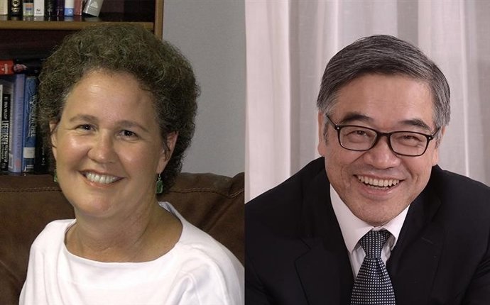 La doctora Linda Darling-Hammond (a la izquierda), ganadora del Premio Yidan 2022 a la Investigación en Educación, y el profesor Yongxin Zhu (a la derecha), ganadoro del Premio Yidan 2022 para el Desarrollo Educativo