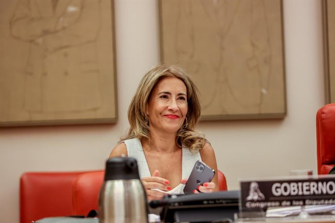 La ministra de Transportes, Movilidad y Agenda Urbana, Raquel Sánchez, durante una sesión extraordinaria de la comisión de Transportes, Movilidad y Agenda Urbana en el Congreso de los Diputados, a 31 de agosto de 2022, en Madrid (España).