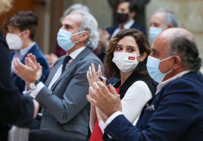 Archivo - (I-D) El consejero de Sanidad de la Comunidad de Madrid, Enrique Ruiz Escudero; la presidenta de la Comunidad de Madrid, Isabel Díaz Ayuso y el viceconsejero de Asistencia Sanitaria y Salud Pública de la Comunidad, Antonio Zapatero, 