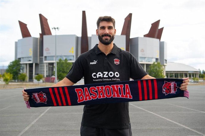 Archivo - Dani Díez, durante su presentación como nuevo jugador de Cazoo Baskonia