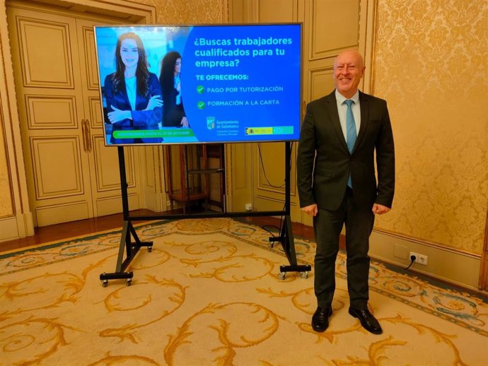 El concejal de Promoción Económica en el Ayuntamiento de Salamanca, Juan José Sánchez, en la presentación de los nuevos cursos formativos.