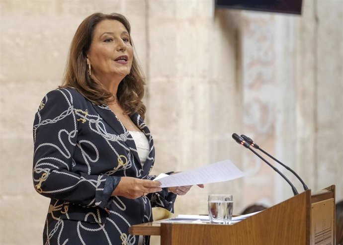 La consejera de Agricultura, Pesca, Agua y Desarrollo Rural, Carmen Crespo, comparece ante el Pleno del Parlamento andaluz. (Foto de archivo).