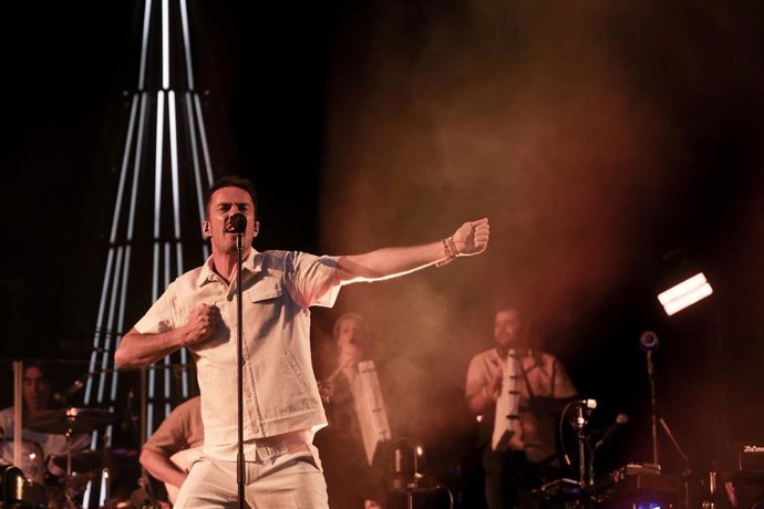 Archivo - El cantante Pucho, de Vetusta Morla, actúa en el estadio deportivo Wanda Metropolitano,..