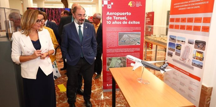 El presidente de Aragón, Javier Lambán, inaugura una muestra en Teruel.