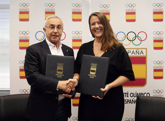 Alejandro Blanco, presidente del Comité Olímpico Español, y Cristina Ribes, directora ejecutiva de la Gasol Foundation Europa.