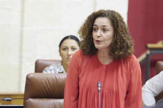 La portavoz de Por Andalucía, Inmaculada Nieto, realiza el turno de preguntas al presidente de la Junta de Andalucía, Juanma Moreno, durante la segunda jornada del Pleno del Parlamento andaluz en el Parlamento de Andalucía, a 29 de septiembre de 2022