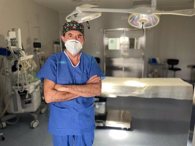 E urólogo Juan Moreno, jefe de servicio del Hospital Universitario de Jaén