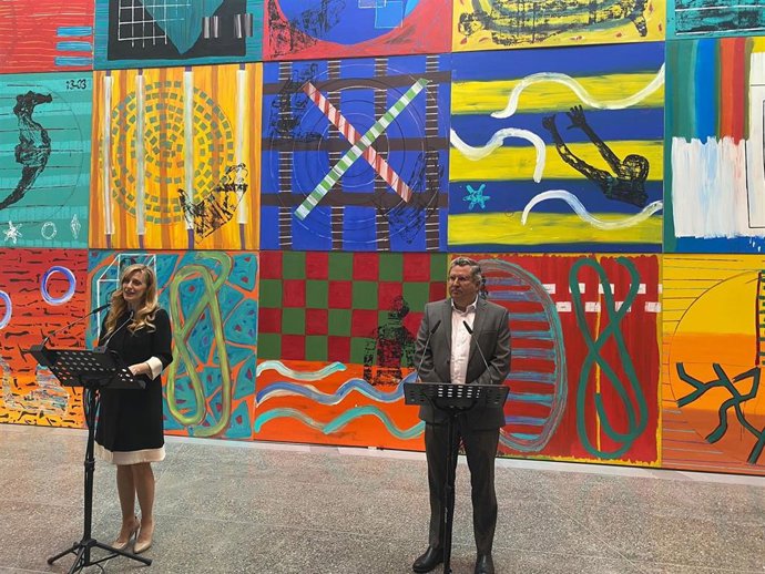 La viceconsejera de Acción Cultural, Mar Sancho, y el director del Museo de Arte Contemporáneo de Castilla y León, Álvaro Rodríguez Fominaya.