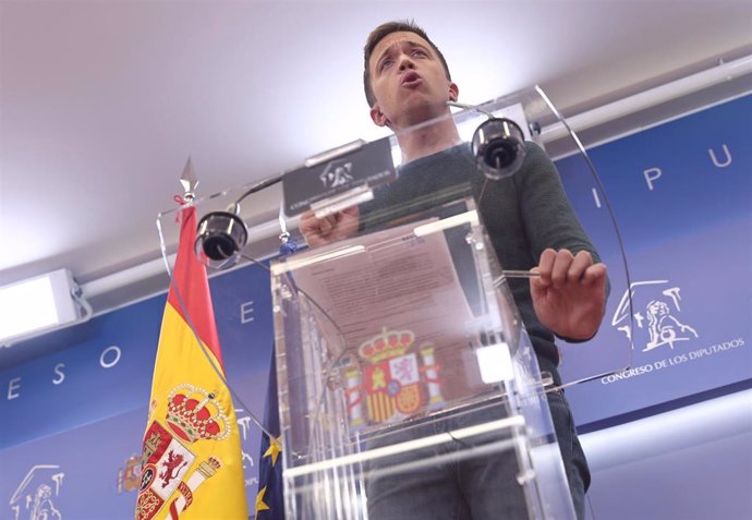 El líder de Más País, Iñigo Errejón, ofrece una rueda de prensa previa a la Junta de Portavoces, en el Congreso de los Diputados, a 27 de septiembre de 2022, en Madrid (España).