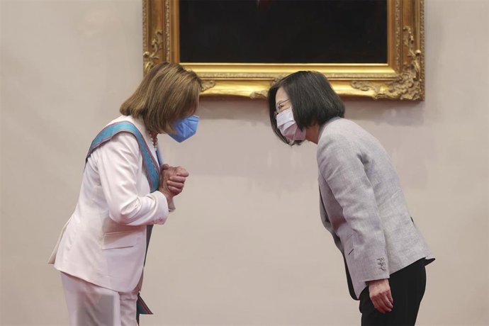 Archivo - La presidenta de la Cámara de Representantes de EEUU, Nancy Pelosi, y la presidenta de Taiwán, Tsai Ing Wen.