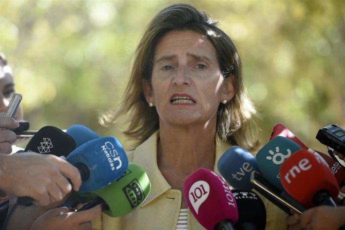 La vicepresidenta y ministra para la Transición Ecológica y el Reto demográfico, Teresa Ribera, durante la atención a los medios de comunicación en Málaga