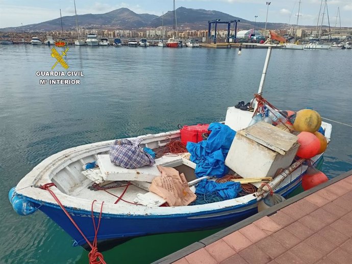 Detenidos el patrón y un ocupante de una embarcación tras arrojar en la costa de Melilla a cinco migrantes
