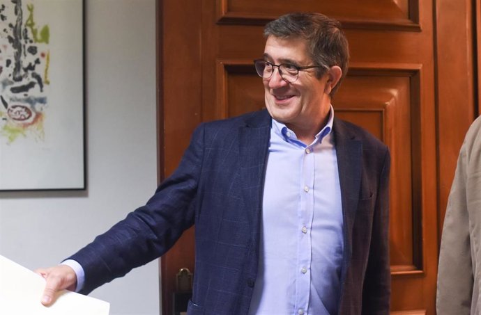 El portavoz del Grupo Parlamentario Socialista en el Congreso de los Diputados, Patxi López, a su llegada a una reunión de Junta de Portavoces, en el Congreso de los Diputados, a 20 de septiembre de 2022, en Madrid (España).