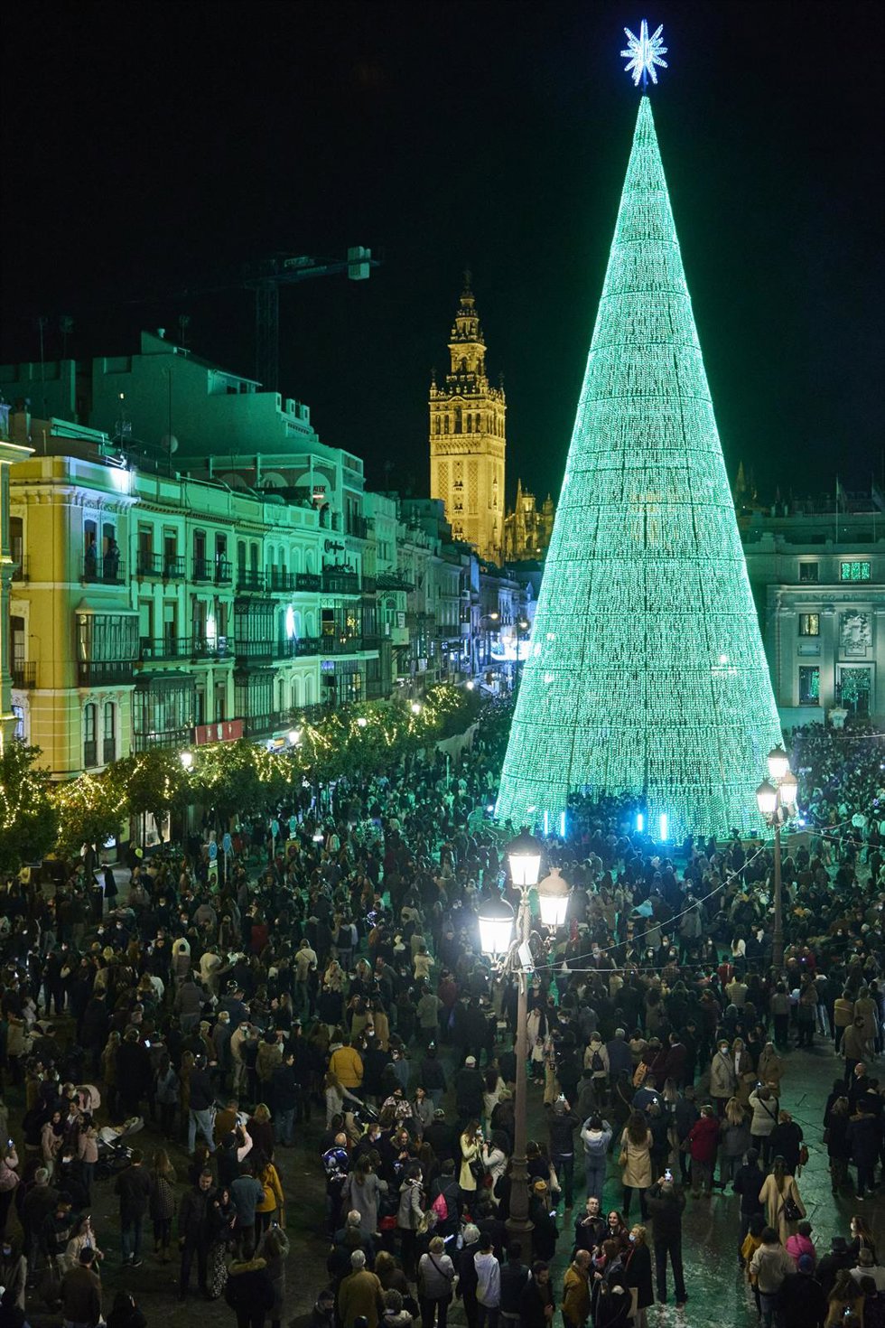 Archivo - Encendido del Árbol de Navidad digital más alto, 40 metros, de Europa, a 6 de diciembre de 2021 en Sevilla (Andalucía, España)