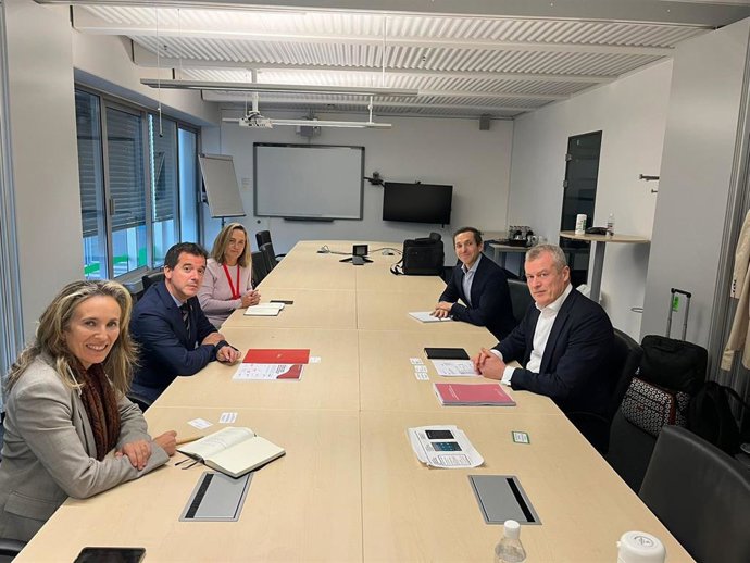 Reunión del consejero de Desarrollo Económico y Empresarial, Mikel Irujo, con el director general de Siemens Gamesa, Jochen Eickholt.