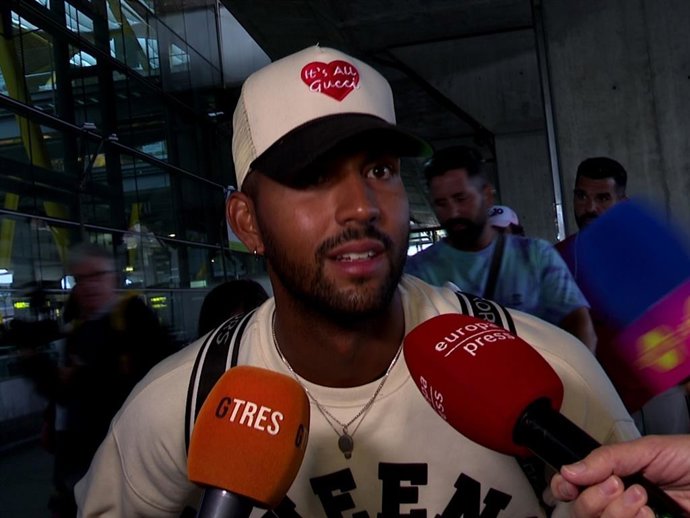 YULEN PEREIRA LLEGA AL AEROPUERTO DE MADRID