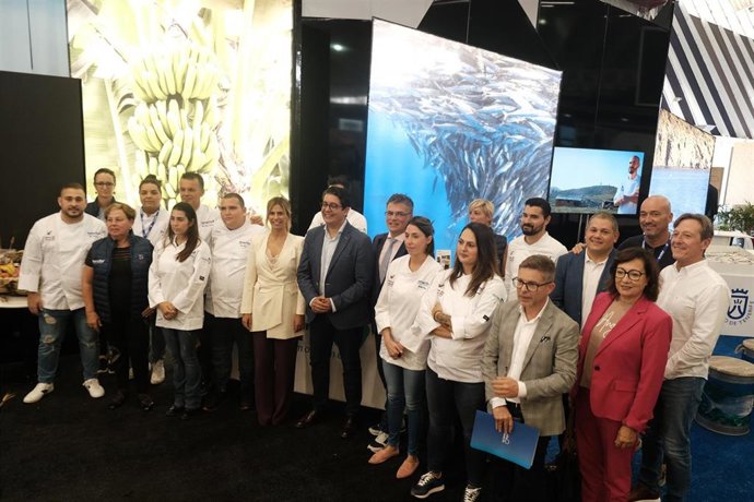 El presidente del Cabildo de Tenerife, Pedro Martín, con la delegación tinerfeña en 'San Sebastián Gastronomika'