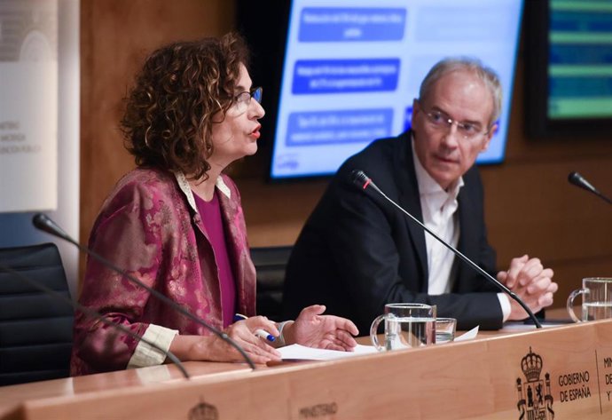 La ministra de Hacienda y Función Pública, María Jesús Montero, y el secretario de Estado de Hacienda y Presidente de la Agencia Tributaria, Jesús Gascón, comparecen en rueda de prensa, en el Ministerio de Hacienda, a 29 de septiembre de 2022, en Madrid