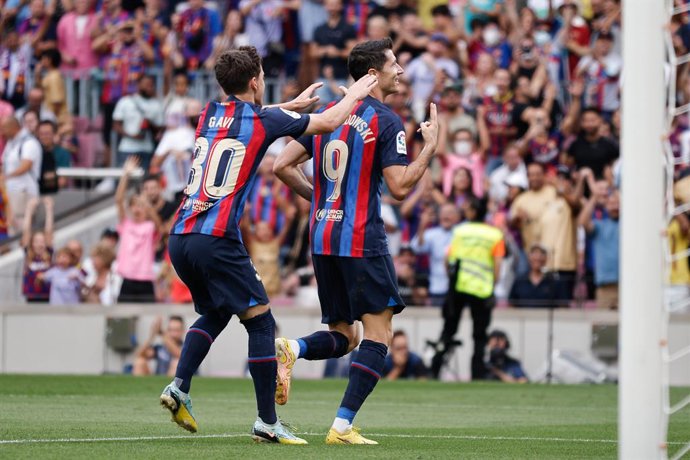 Robert Lewandowski of FC Barcelona celebrates after scoring a goal, during the La Liga match between FC Barcelona and Elche CF at Spotify Camp Nou Stadium in Barcelona, Spain, on September 17th, 2022.