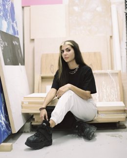 La artista Ira Torres, ganadora de la segunda edición de 'Call for artists' con su obra Piedad.