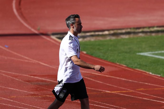 Archivo - Jorge Vilda, coach, is seen during the training session of Spain Women Team at Ciudad del Futbol on June 22, 2022, in Las Rozas, Madrid, Spain.