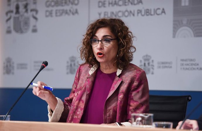 La ministra de Hacienda y Función Pública, María Jesús Montero, comparece en rueda de prensa, en el Ministerio de Hacienda, a 29 de septiembre de 2022, en Madrid, (España). Montero analiza la situación fiscal de España y ha informado sobre las novedades