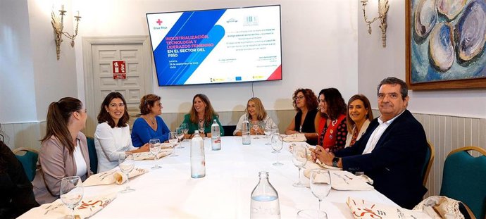 Cruz Roja celebra en Lucena una mesa de diálogo con empresas del sector del frío.