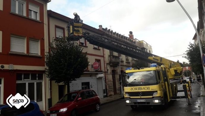 Derrumbe del tejado de un edificio en Colloto
