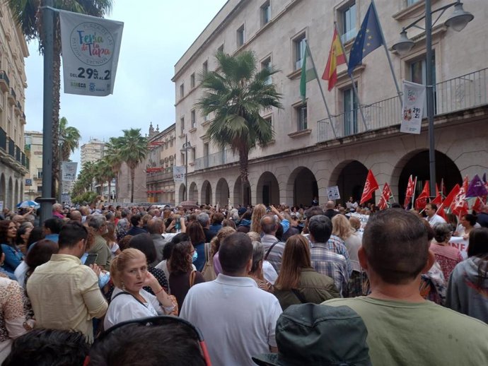 Imagen de la concentración por el Hospital Materno Infantil.