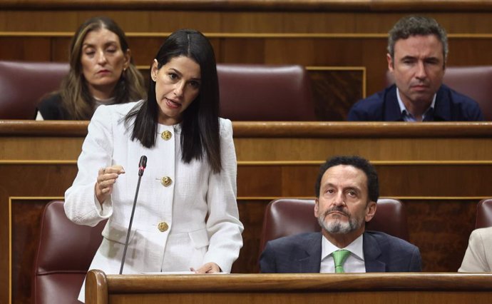 La líder de Ciudadanos, Inés Arrimadas, interviene durante una sesión de control al Gobierno.