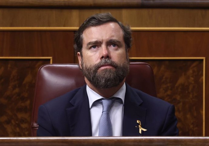 El portavoz parlamentario de Vox en el Congreso, Iván Espinosa de los Monteros, durante una sesión plenaria, en el Congreso de los Diputados, a 29 de septiembre de 2022, en Madrid (España). Durante el pleno se ha votado la convalidación o derogación del