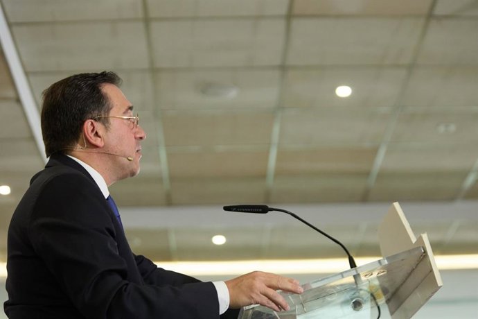 El ministro de Asuntos Exteriores, Unión Europea y Cooperación, José Manuel Albares, interviene durante un desayuno informativo de Europa Press, en el Hyatt Regency Hesperia Madrid, a 26 de septiembre de 2022, en Madrid (España).