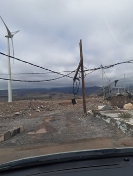 Uno de los daños provocados en el tendido eléctrico por el huracán tropical Hermine