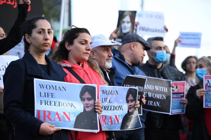 Protestas en Austalia contra la muerte de Mahsa Amini bajo custodia de la Policía de la Moral de Irán