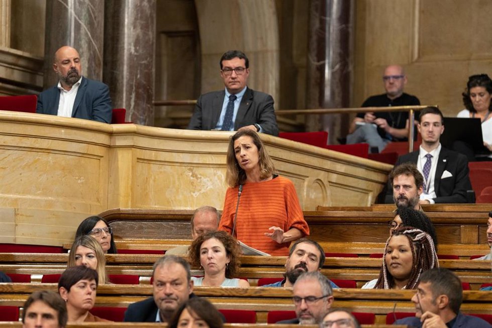 La diputada de la CUP Laia Estrada interviene en el Debate de Política General en el Parlament este viernes 30 de septiembre.