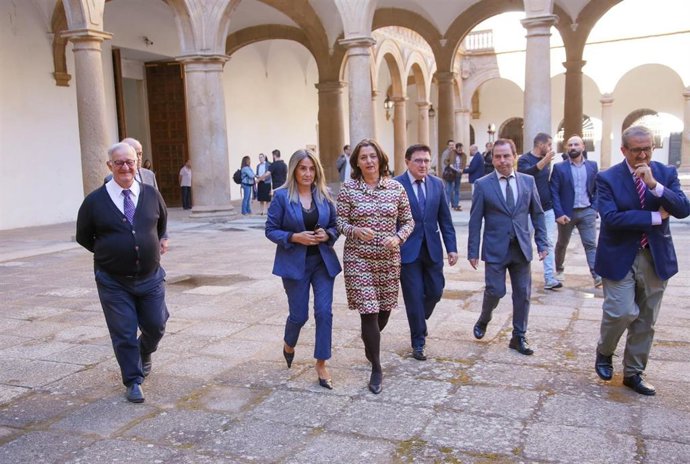 La alcaldesa de Toledo, Milagros Tolón, en el Archivo Histórico de la Nobleza