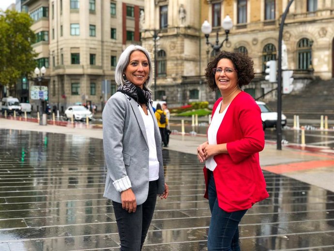 Las candidatas de Bat Egin a la alcaldía de Bilbao y Diputación de Bizkaia, Ana Viñals y Eneritz de Madariaga