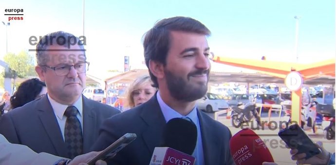 El vicepresidente de la Junta atienda a los medios en Las Rozas (Madrid).