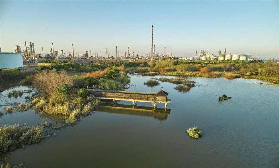 Instalaciones de Cepsa en Huelva.