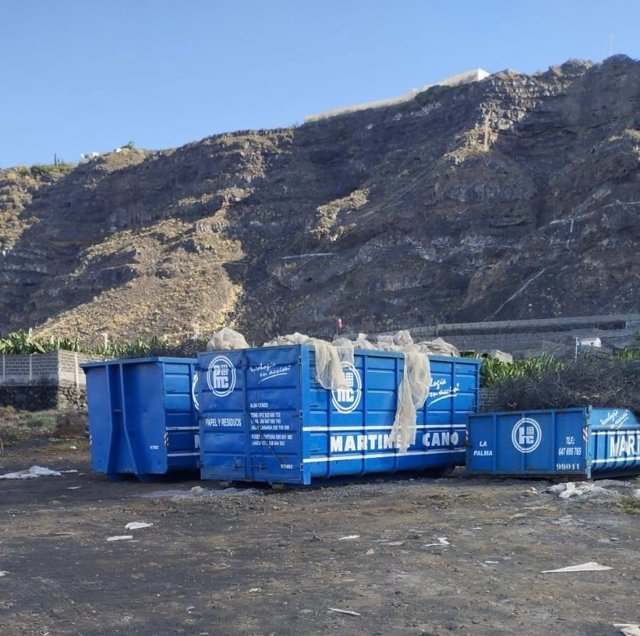Retiran más de 207 toneladas de residuos de invernaderos afectados por la erupción volcánica de La Palma