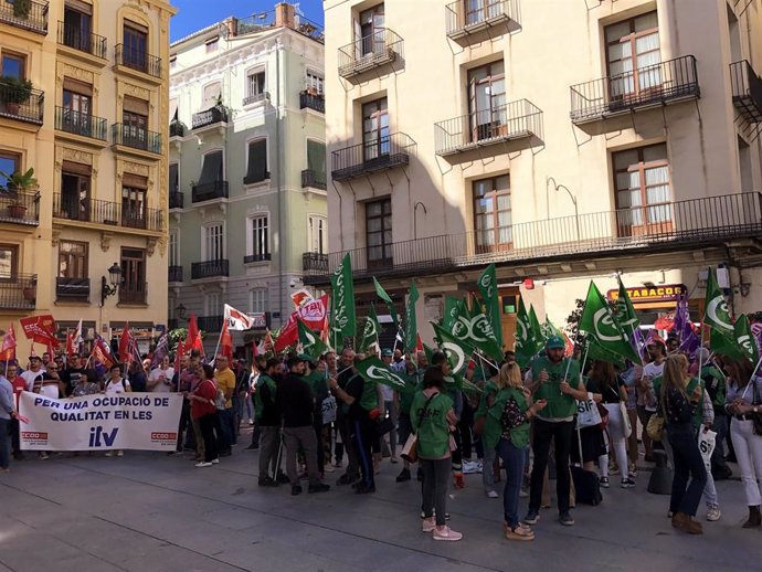 Protesta sindical ante el Palau de la Generalitat por la indefinición en la reversión de las ITV