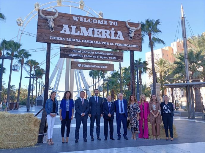 Acto reivindicativo en Almería del movimiento 'Quiero corredor'.