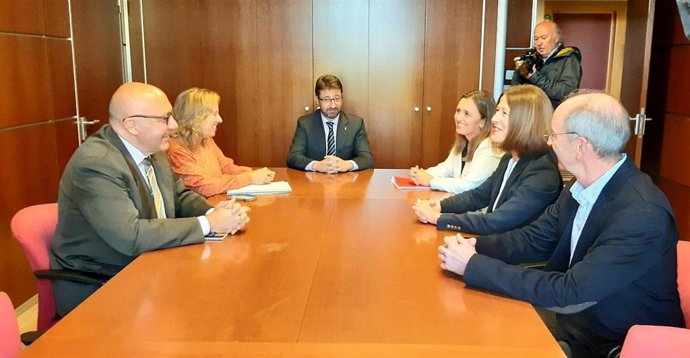 Juan Carlos Aguilera; Belarmina Díaz; Enrique Fernández,; María Calvo; Ángela Santianes E Ignacio Vigil.