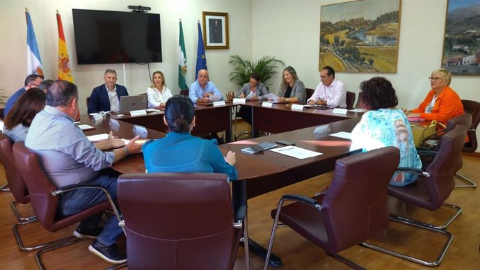 La Junta de Gobierno de Alcalá de Guadaíra también ha dado luz verde al convenio con el Consorcio de Metropolitano de Transportes de Sevilla para la comunicación y difusión del servicio de alojamiento empresarial en La Procesadora.