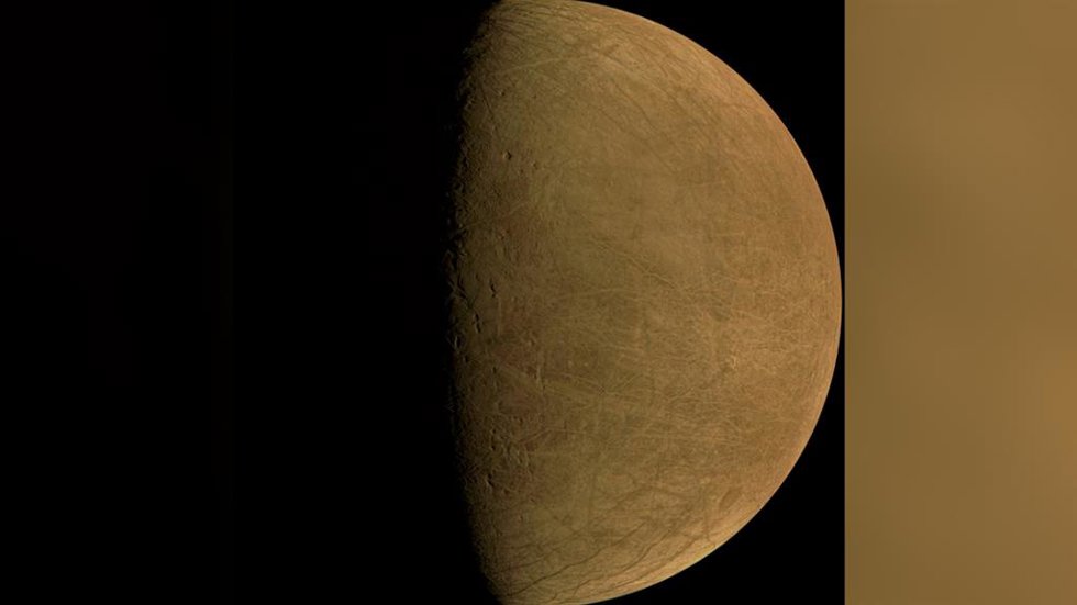 Juno toma el mejor primer plano de la helada luna Europa en décadas